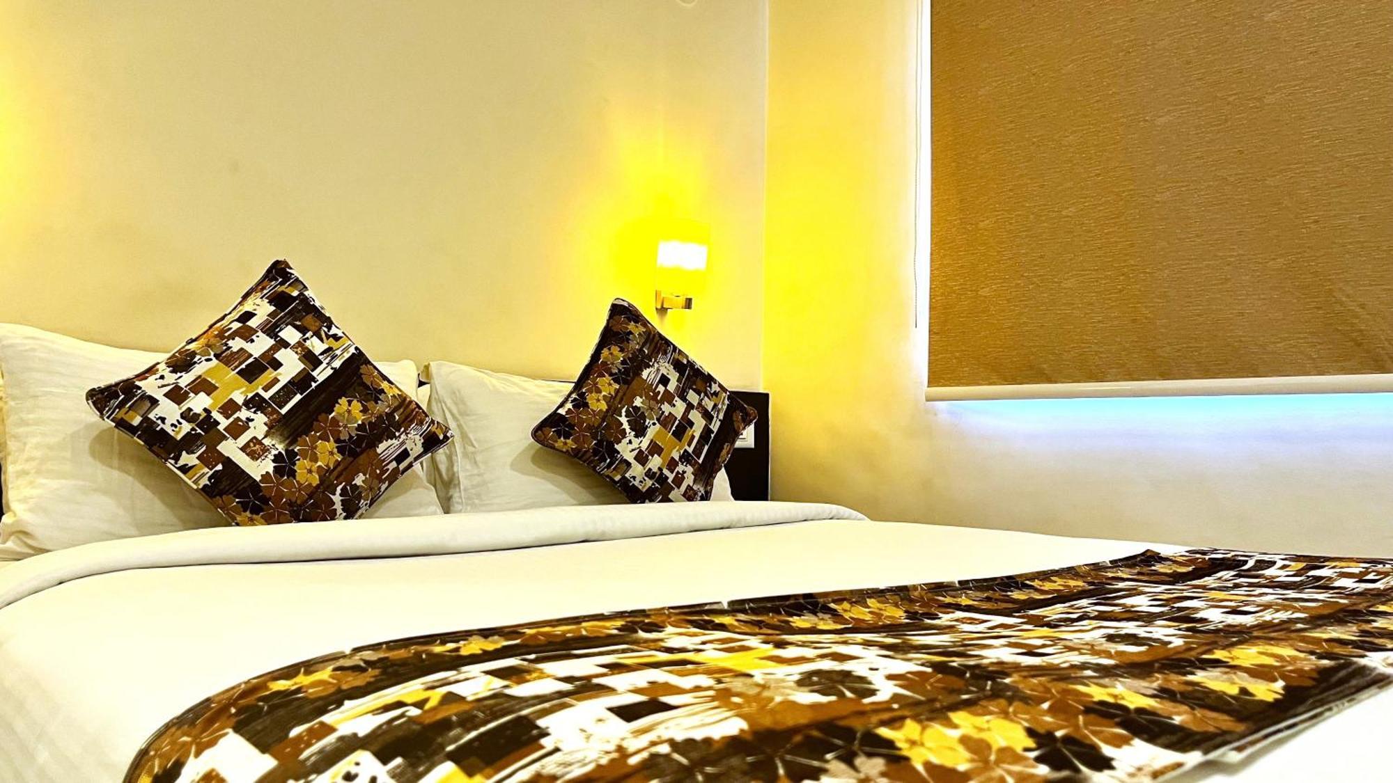 Athasri Hotel Hsr Layout バンガロール エクステリア 写真