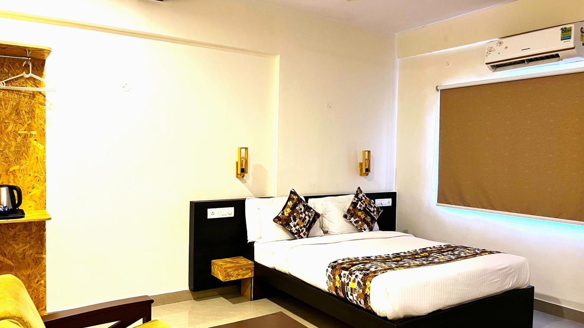 Athasri Hotel Hsr Layout バンガロール エクステリア 写真